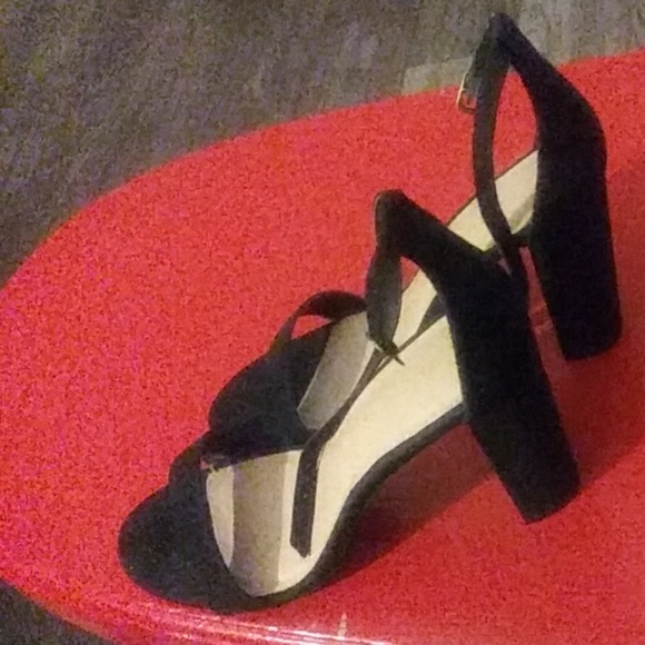 Black 4inch heels - Picture 3 of 4